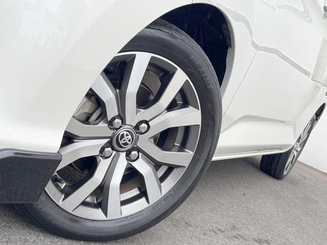 �y����15�C���`�A���~�z�C�[���z�O�ςɃ}�b�`���������A���~�z�C�[���𑕒����Ă���܂��B�e��ЊO�A���~�z�C�[����A�X�^�b�h���X�^�C�����戵�����Ă���܂��B���񂲑��k����������