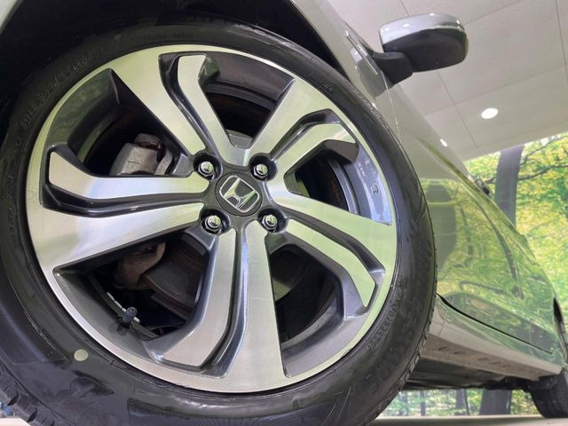 �y����16�C���`�A���~�z�C�[���z�O�ςɃ}�b�`���������A���~�z�C�[���𑕒����Ă���܂��B�e��ЊO�A���~�z�C�[����A�X�^�b�h���X�^�C�����戵�����Ă���܂��B���񂲑��k����������