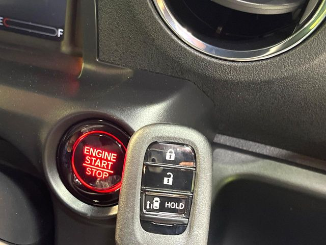 �yHonda�X�}�[�g�L�[�z�J�o����|�P�b�g�ɓ��ꂽ�܂܂ł��h�A�̎{���E�������\�ȃX�}�[�g�L�[�𑕔��B�G���W���̃I���E�I�t�����J�M�����o���K�v����������Ƃ��Ă��֗��ł���