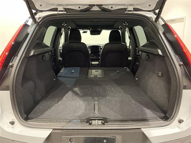 XC40B4 AWD Rデザイン 4WD