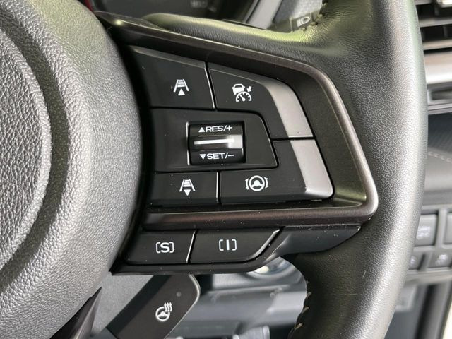 【全車速追従機能付クルーズコントロール】高速道路での長距離走行が楽に!!自動で速度を保つクルーズコントロールが、衝突軽減システムと連携し、前方の車両を感知して車間を保つように速度調節してくれます!!