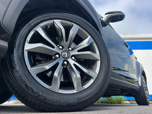 �y�����A���~�z�C�[���z�O�ςɃ}�b�`���������A���~�z�C�[���𑕒����Ă���܂��B�e��ЊO�A���~�z�C�[����A�X�^�b�h���X�^�C�����戵�����Ă���܂��B���񂲑��k����������