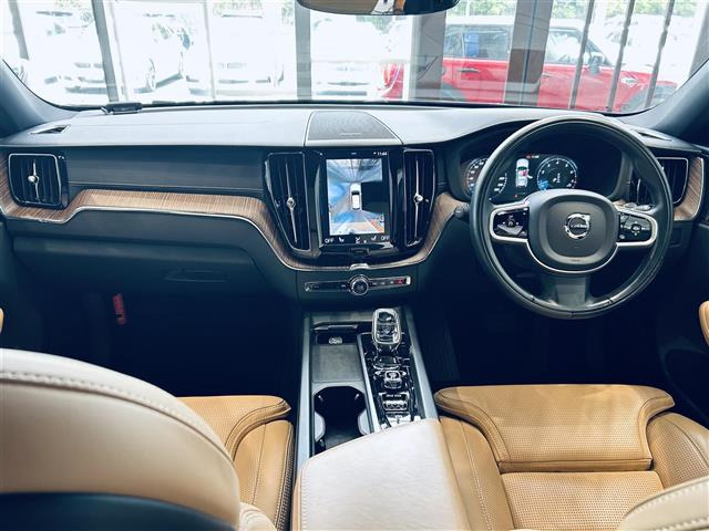 XC60B5 AWD インスクリプション 4WD