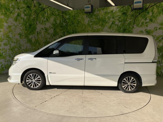 セレナ2.0 ハイウェイスター S-HYBRID アドバンスドセーフティパッケージ