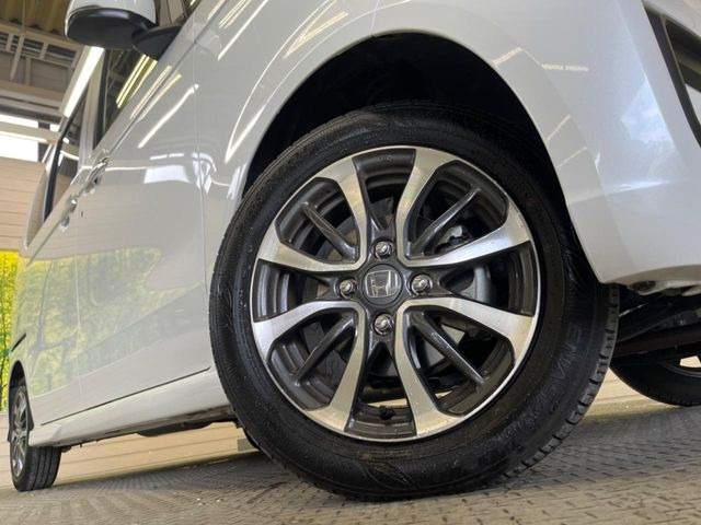 �y����14�C���`�A���~�z�C�[���z�O�ςɃ}�b�`���������A���~�z�C�[���𑕒����Ă���܂��B�e��ЊO�A���~�z�C�[����A�X�^�b�h���X�^�C�����戵�����Ă���܂��B���񂲑��k����������