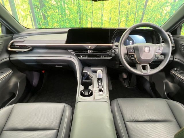 クラウンクロスオーバー2.5 G アドバンスト レザー パッケージ E-Four 4WD