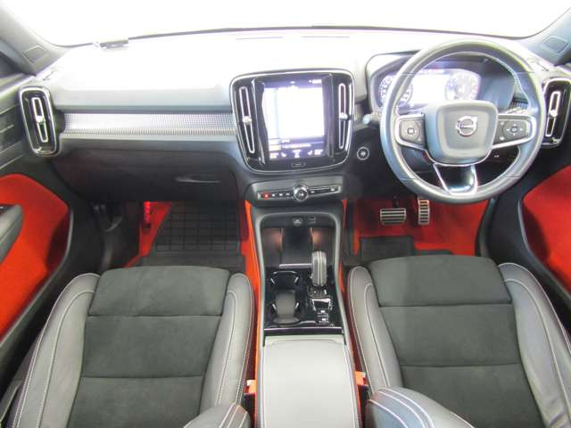 XC40B4 AWD Rデザイン 4WD