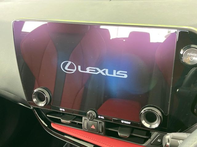 �y12.9�C���` �f�B�X�v���C�I�[�f�B�I�z���ʂ̃f�B�X�v���C��AppleCarPlay��AndroidAuto�����p�\�B�傫�ȉ�ʂŃX�}�z�i�r�A�v���������p���������܂���