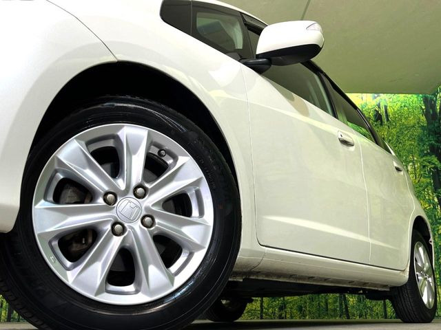 �y����15�C���`�A���~�z�C�[���z�O�ςɃ}�b�`���������A���~�z�C�[���𑕒����Ă���܂��B�e��ЊO�A���~�z�C�[����A�X�^�b�h���X�^�C�����戵�����Ă���܂��B���񂲑��k����������