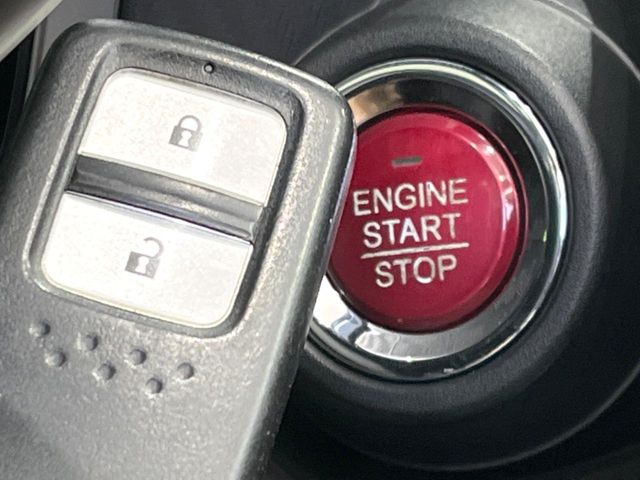 �yHonda�X�}�[�g�L�[�z�J�o����|�P�b�g�ɓ��ꂽ�܂܂ł��h�A�̎{���E�������\�ȃX�}�[�g�L�[�𑕔��B�G���W���̃I���E�I�t�����J�M�����o���K�v����������Ƃ��Ă��֗��ł���