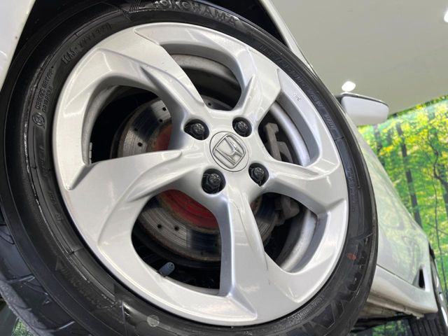 �y����15�C���`�A���~�z�C�[���z�O�ςɃ}�b�`���������A���~�z�C�[���𑕒����Ă���܂��B�e��ЊO�A���~�z�C�[����A�X�^�b�h���X�^�C�����戵�����Ă���܂��B���񂲑��k����������