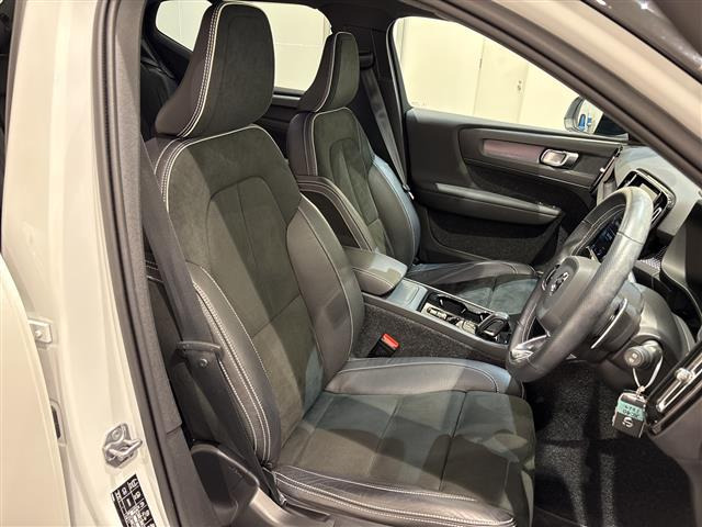 XC40T4 AWD Rデザイン 4WD