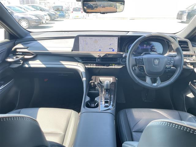 クラウンスポーツ2.5 Z E-Four 4WD