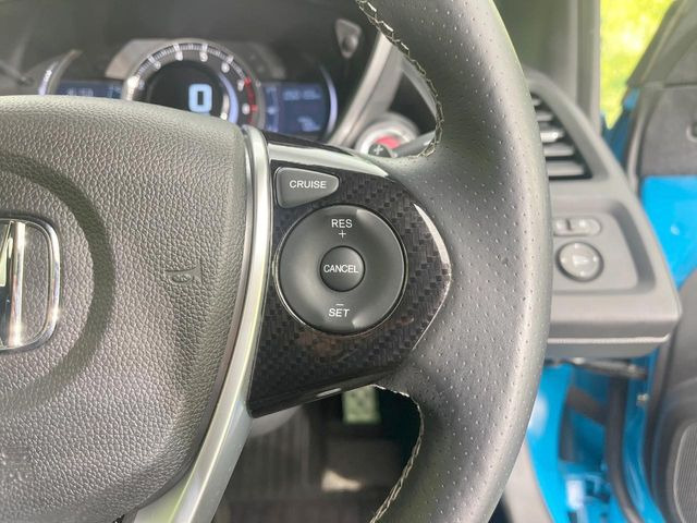 �y�N���[�Y�R���g���[���z�������H�����N���N���s�B�A�N�Z���𗣂��Ă���葬�x�ő��s���ł��A�������^�]���̕��S���y��!�����E�������ȒP�ȃX�C�b�`����Œ����ł��܂��B