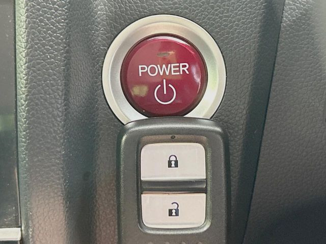 �yHonda�X�}�[�g�L�[�z�J�o����|�P�b�g�ɓ��ꂽ�܂܂ł��h�A�̎{���E�������\�ȃX�}�[�g�L�[�𑕔��B�G���W���̃I���E�I�t�����J�M�����o���K�v����������Ƃ��Ă��֗��ł���
