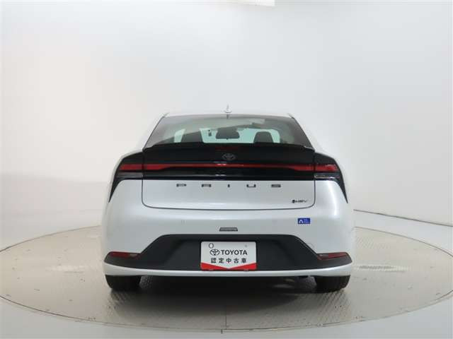 プリウス2.0 G E-Four 4WD