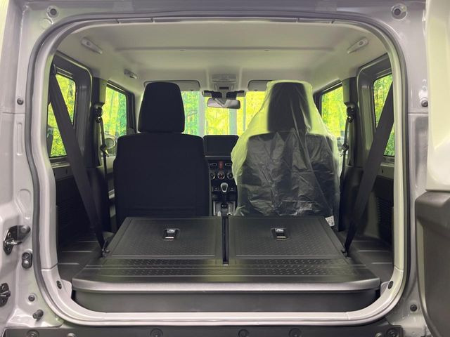 普段のお買い物や通勤、送迎等に十分な荷室スペースを確保しております。セカンドシートを倒すと、大きな荷物の積載も可能です♪