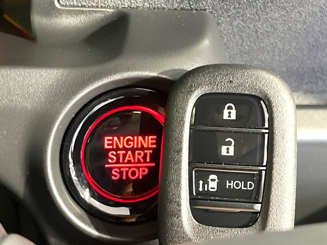 �yHonda�X�}�[�g�L�[�z�J�o����|�P�b�g�ɓ��ꂽ�܂܂ł��h�A�̎{���E�������\�ȃX�}�[�g�L�[�𑕔��B�G���W���̃I���E�I�t�����J�M�����o���K�v����������Ƃ��Ă��֗��ł���