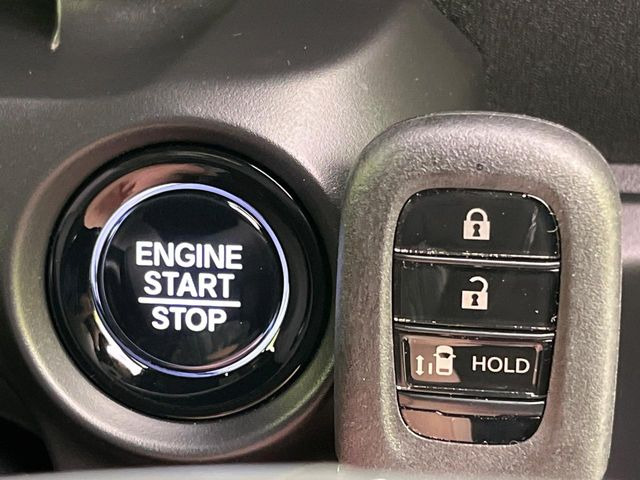 �yHonda�X�}�[�g�L�[�z�J�o����|�P�b�g�ɓ��ꂽ�܂܂ł��h�A�̎{���E�������\�ȃX�}�[�g�L�[�𑕔��B�G���W���̃I���E�I�t�����J�M�����o���K�v����������Ƃ��Ă��֗��ł���