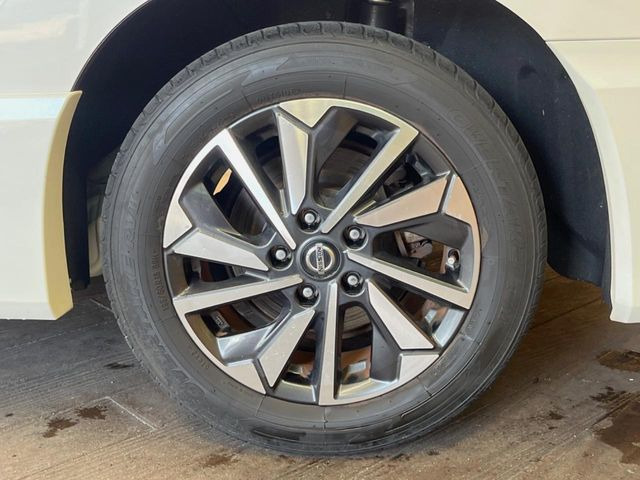 �y����16�C���`�A���~�z�C�[���z�O�ςɃ}�b�`���������A���~�z�C�[���𑕒����Ă���܂��B�e��ЊO�A���~�z�C�[����A�X�^�b�h���X�^�C�����戵�����Ă���܂��B���񂲑��k����������
