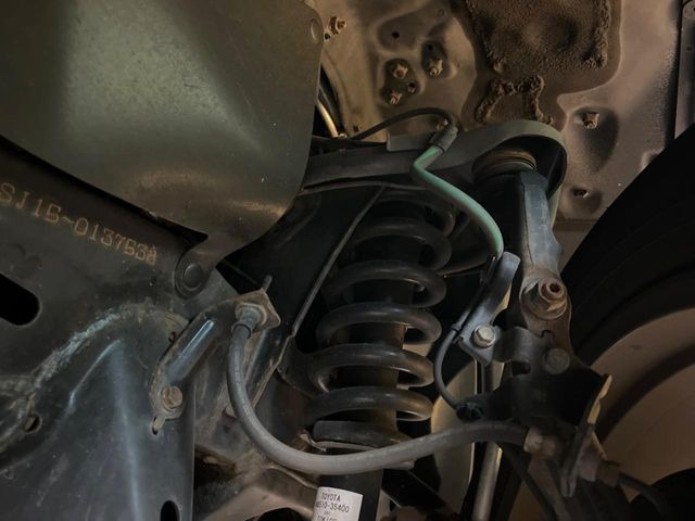 お車を安心してお乗りいただく為には、足回りの定期点検が欠かせません。サービスサポート(有償保証)では無料点検もご提供しており、安心のカーライフをお過ごしいただけるサポート体制が整っています。