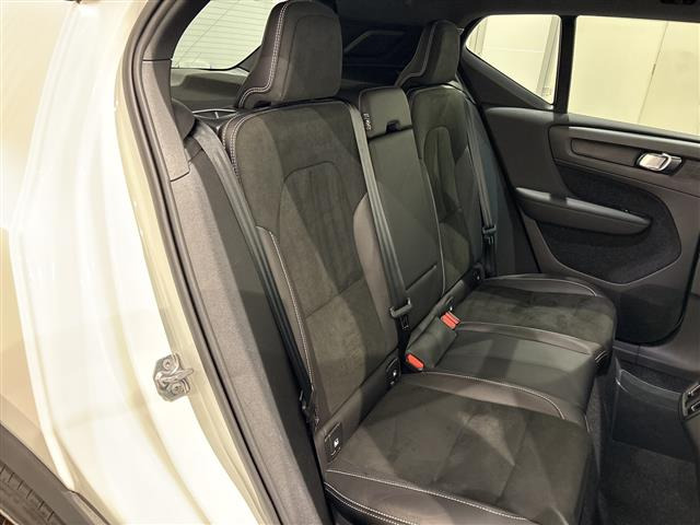 XC40T4 AWD Rデザイン 4WD