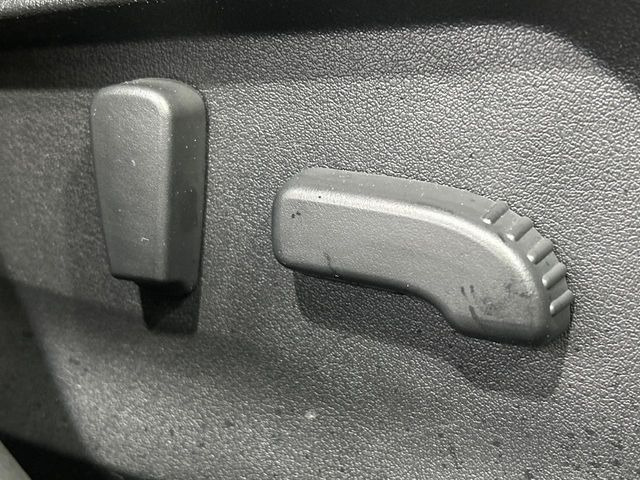 【パワーシート】スイッチ一つで簡単にシートの微調整が可能!電動だから力もいりません!快適なシートポジションにセットして、快適なドライブをお楽しみください。