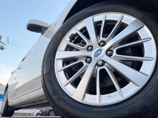 �y����16�C���`�A���~�z�C�[���z�O�ςɃ}�b�`���������A���~�z�C�[���𑕒����Ă���܂��B�e��ЊO�A���~�z�C�[����A�X�^�b�h���X�^�C�����戵�����Ă���܂��B���񂲑��k����������