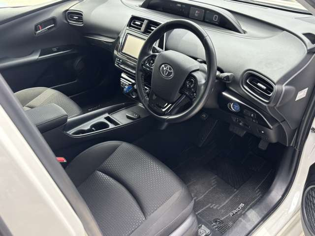 プリウス1.8 S