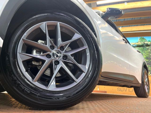 �y����17�C���`�A���~�z�C�[���z�O�ςɃ}�b�`���������A���~�z�C�[���𑕒����Ă���܂��B�e��ЊO�A���~�z�C�[����A�X�^�b�h���X�^�C�����戵�����Ă���܂��B���񂲑��k����������