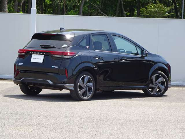 ノートオーラ1.2 G FOUR レザーエディション 4WD
