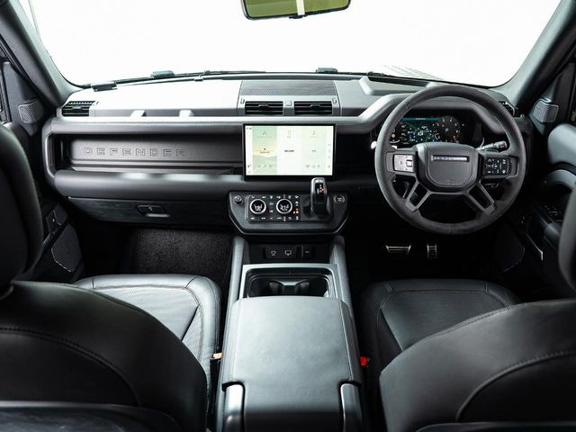 ディフェンダー110 V8 5.0L P525 4WD