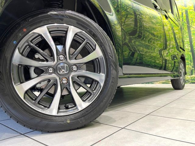 �y����14�C���`�A���~�z�C�[���z�O�ςɃ}�b�`���������A���~�z�C�[���𑕒����Ă���܂��B�e��ЊO�A���~�z�C�[����A�X�^�b�h���X�^�C�����戵�����Ă���܂��B���񂲑��k����������