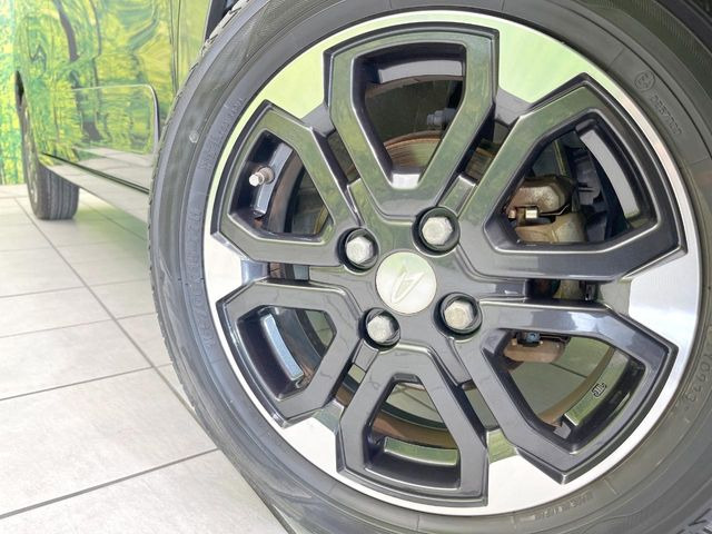 �y����15�C���`�A���~�z�C�[���z�O�ςɃ}�b�`���������A���~�z�C�[���𑕒����Ă���܂��B�e��ЊO�A���~�z�C�[����A�X�^�b�h���X�^�C�����戵�����Ă���܂��B���񂲑��k����������