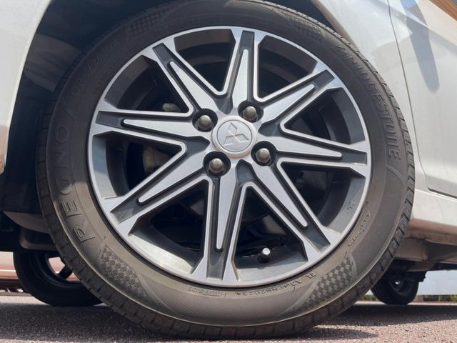 �y����15�C���`�A���~�z�C�[���z�O�ςɃ}�b�`���������A���~�z�C�[���𑕒����Ă���܂��B�e��ЊO�A���~�z�C�[����A�X�^�b�h���X�^�C�����戵�����Ă���܂��B���񂲑��k����������