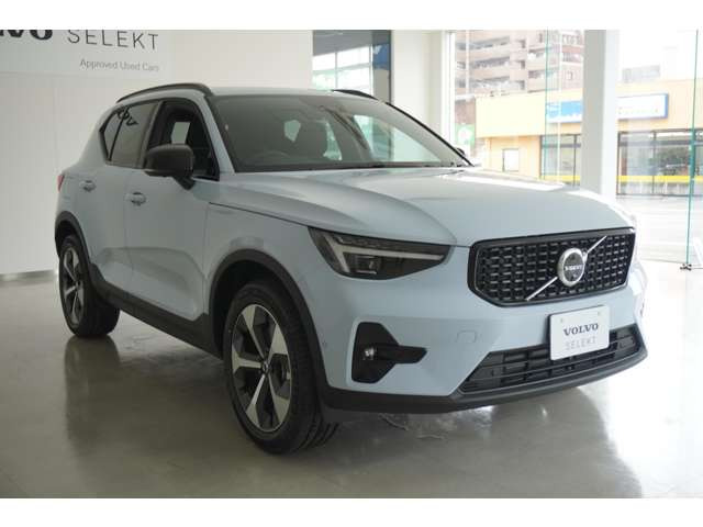 XC40ウルトラ B4 AWD ダークエディション 4WD