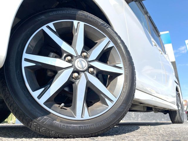 �y����15�C���`�A���~�z�C�[���z�O�ςɃ}�b�`���������A���~�z�C�[���𑕒����Ă���܂��B�e��ЊO�A���~�z�C�[����A�X�^�b�h���X�^�C�����戵�����Ă���܂��B���񂲑��k����������