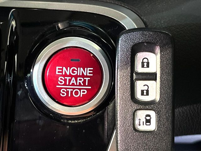�yHonda�X�}�[�g�L�[�z�J�o����|�P�b�g�ɓ��ꂽ�܂܂ł��h�A�̎{���E�������\�ȃX�}�[�g�L�[�𑕔��B�G���W���̃I���E�I�t�����J�M�����o���K�v����������Ƃ��Ă��֗��ł���