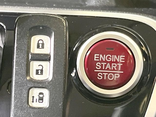 �yHonda�X�}�[�g�L�[�z�J�o����|�P�b�g�ɓ��ꂽ�܂܂ł��h�A�̎{���E�������\�ȃX�}�[�g�L�[�𑕔��B�G���W���̃I���E�I�t�����J�M�����o���K�v����������Ƃ��Ă��֗��ł���