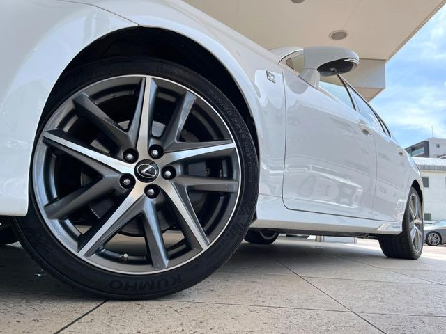 �y����19�C���`�A���~�z�C�[���z�O�ςɃ}�b�`���������A���~�z�C�[���𑕒����Ă���܂��B�e��ЊO�A���~�z�C�[����A�X�^�b�h���X�^�C�����戵�����Ă���܂��B���񂲑��k����������