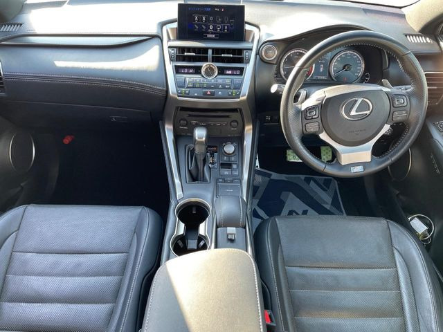 NX200t Fスポーツ