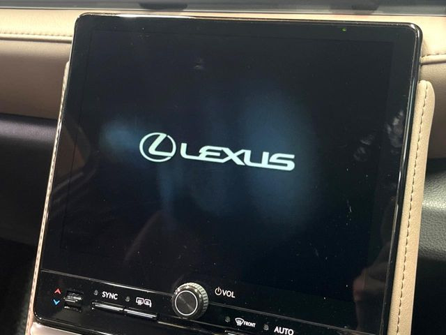 �y9.8�C���` �f�B�X�v���C�I�[�f�B�I�z���ʂ̃f�B�X�v���C��AppleCarPlay��AndroidAuto�����p�\�B�傫�ȉ�ʂŃX�}�z�i�r�A�v���������p���������܂���