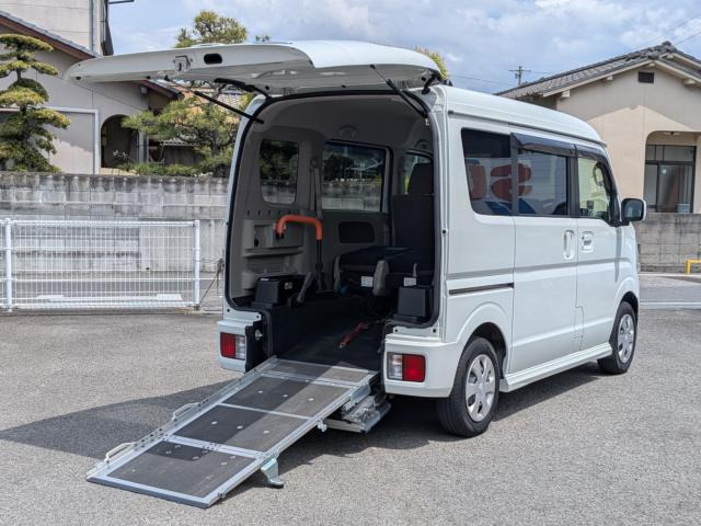 エブリイワゴンウィズ 車いす移動車 左右分割式リアシート付