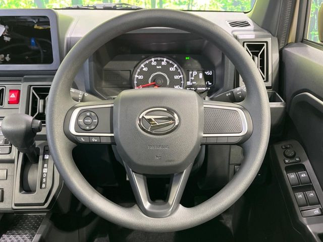 【ステアリングスイッチ】運転中、前方から目線をそらすことなく、オーディオ等の操作が可能な便利機能!安心&快適なドライブを演出してくれます♪