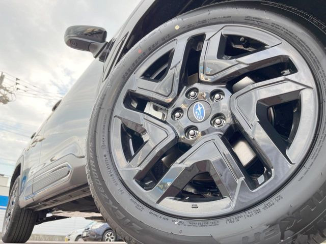 �y����18�C���`�A���~�z�C�[���z�O�ςɃ}�b�`���������A���~�z�C�[���𑕒����Ă���܂��B�e��ЊO�A���~�z�C�[����A�X�^�b�h���X�^�C�����戵�����Ă���܂��B���񂲑��k����������