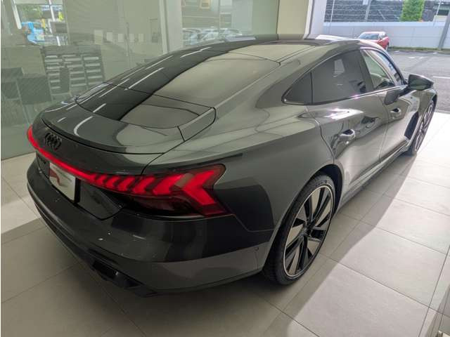e-tron GT クワトロ4WD