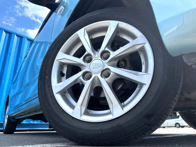 �y����14�C���`�A���~�z�C�[���z�O�ςɃ}�b�`���������A���~�z�C�[���𑕒����Ă���܂��B�e��ЊO�A���~�z�C�[����A�X�^�b�h���X�^�C�����戵�����Ă���܂��B���񂲑��k����������