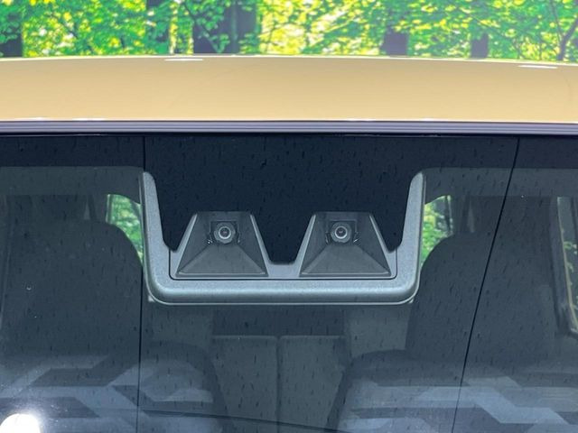 【スマートアシスト】走行中に前方の車両等を認識し、衝突しそうな時は警報とブレーキで衝突回避と被害軽減をアシスト。より安全にドライブをお楽しみいただけます。