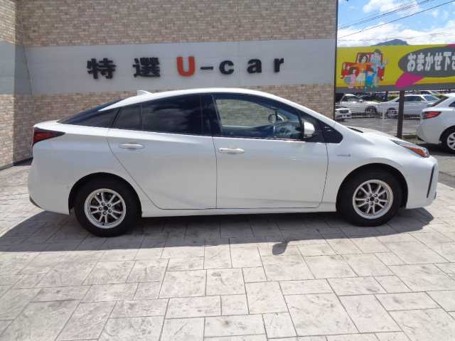 プリウス1.8 A E-Four 4WD