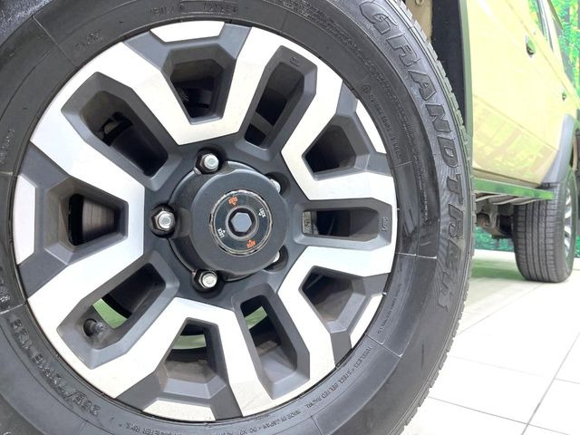 �y����16�C���`�A���~�z�C�[���z�O�ςɃ}�b�`���������A���~�z�C�[���𑕒����Ă���܂��B�e��ЊO�A���~�z�C�[����A�X�^�b�h���X�^�C�����戵�����Ă���܂��B���񂲑��k����������
